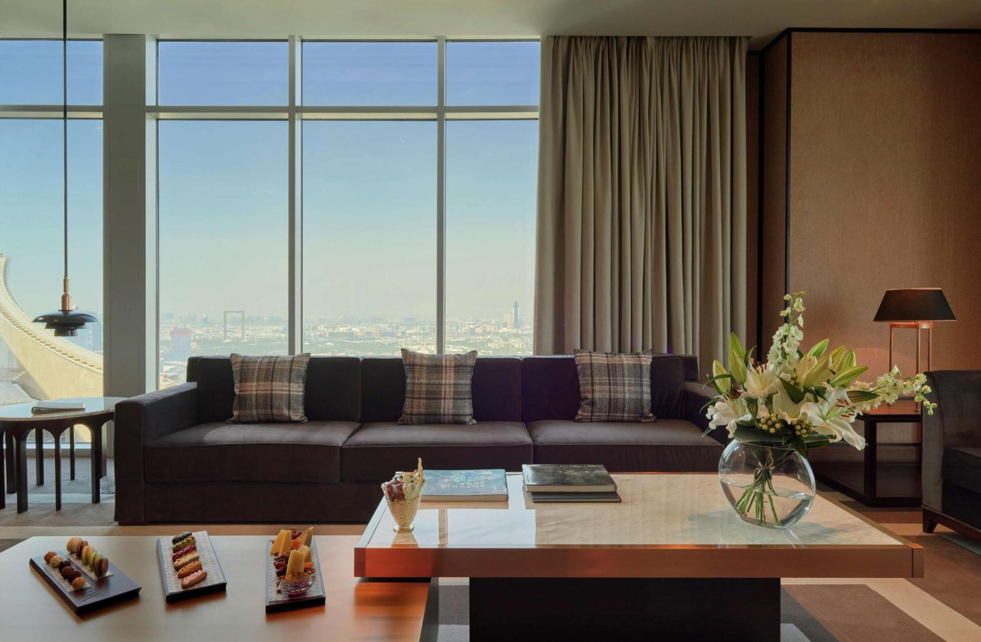 Waldorf Astoria Dubai International Financial Centre Hotel Exterior foto A living room at the Ritz-Carlton, DIFC