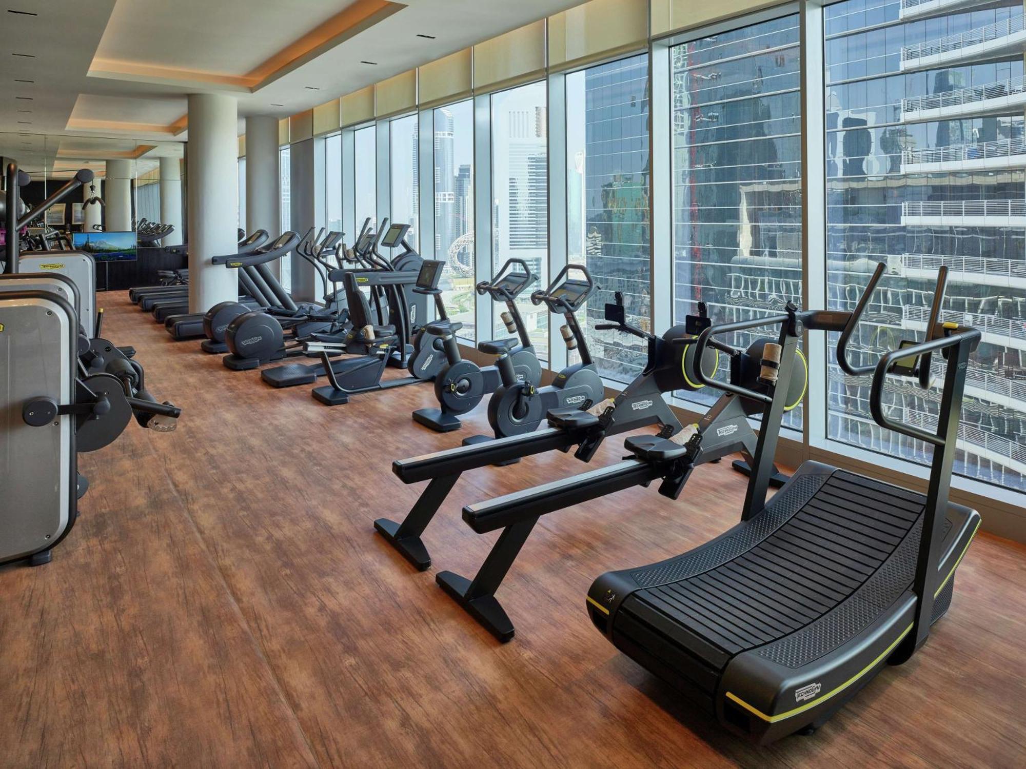 Waldorf Astoria Dubai International Financial Centre Hotel Exterior foto A gym at the Conrad Hong Kong